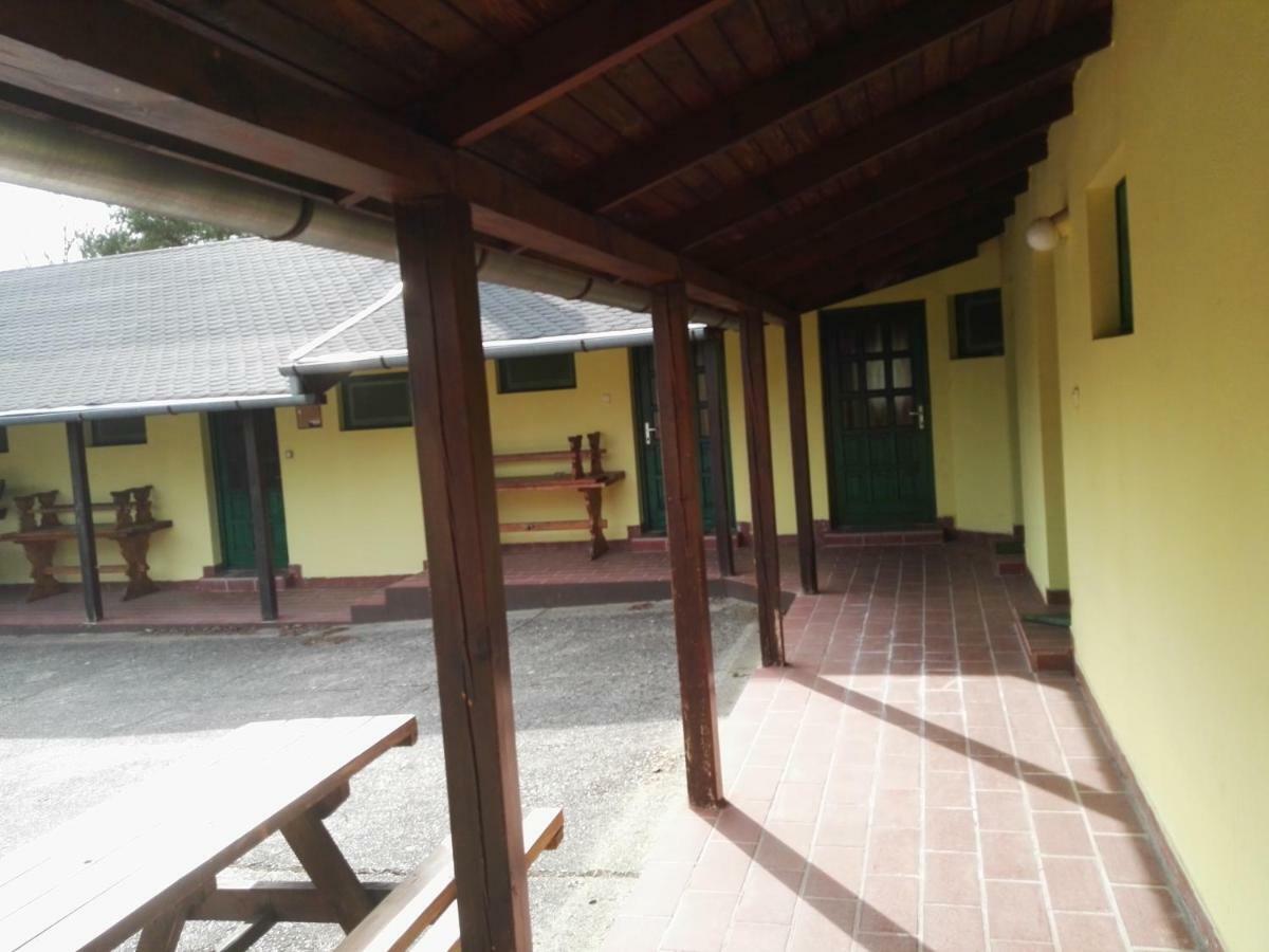 Vadasa Motel Es Etterem Hegyhatszentjakab Екстер'єр фото